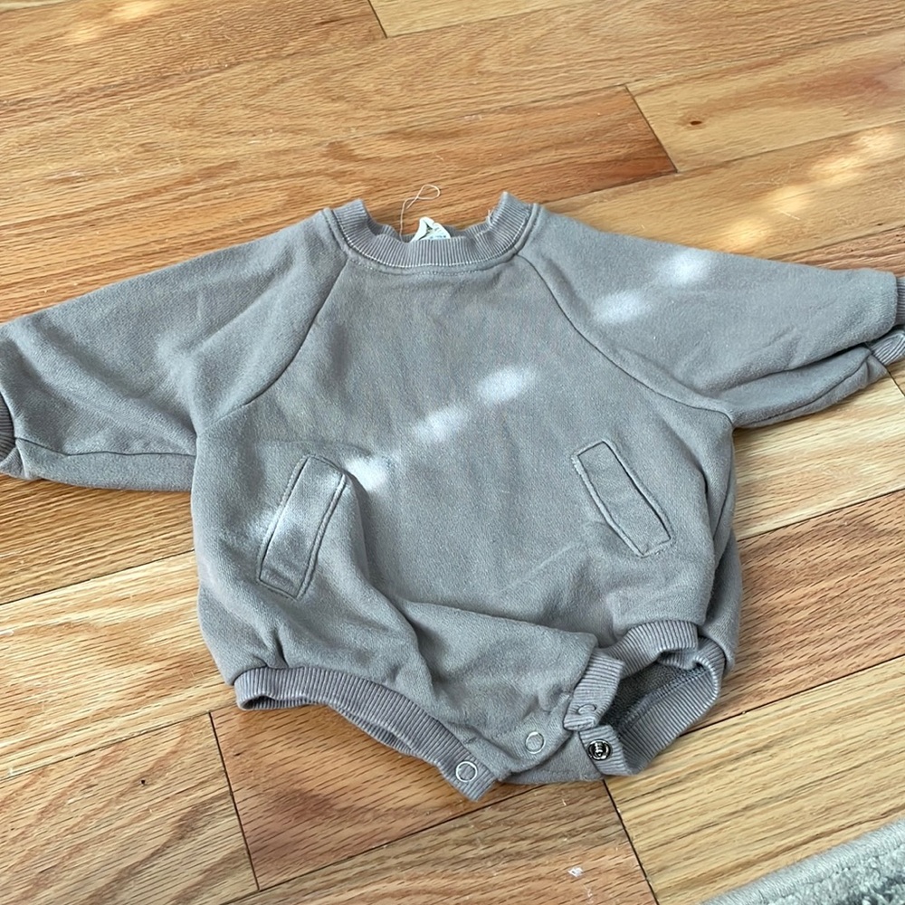 6-12 mos bubble sweatshirt romper